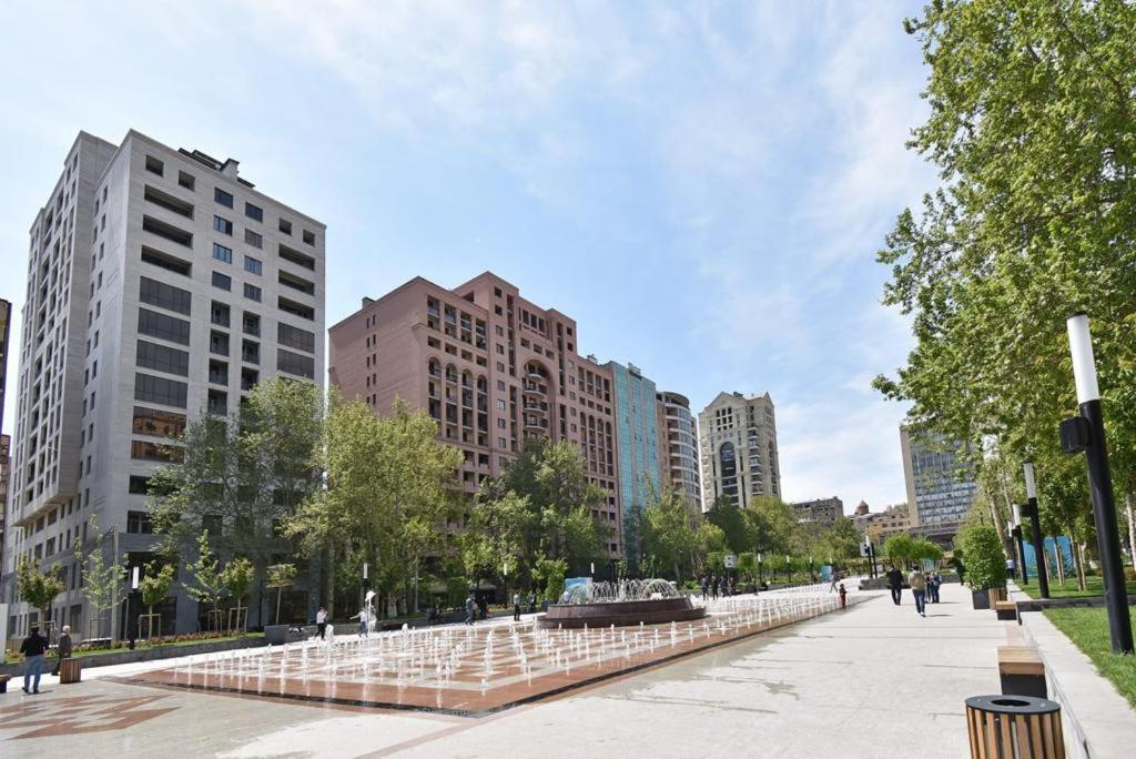 74/3New Building In The Center Of The Capital Apartment Yerevan Bagian luar foto
