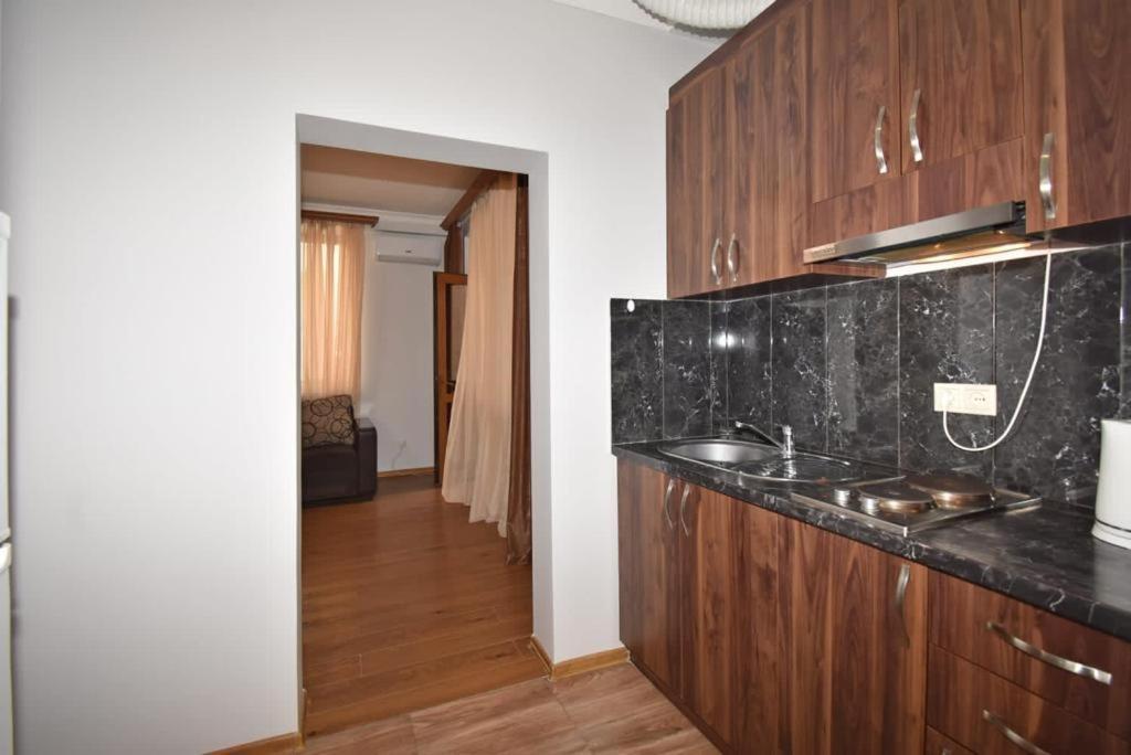 74/3New Building In The Center Of The Capital Apartment Yerevan Bagian luar foto