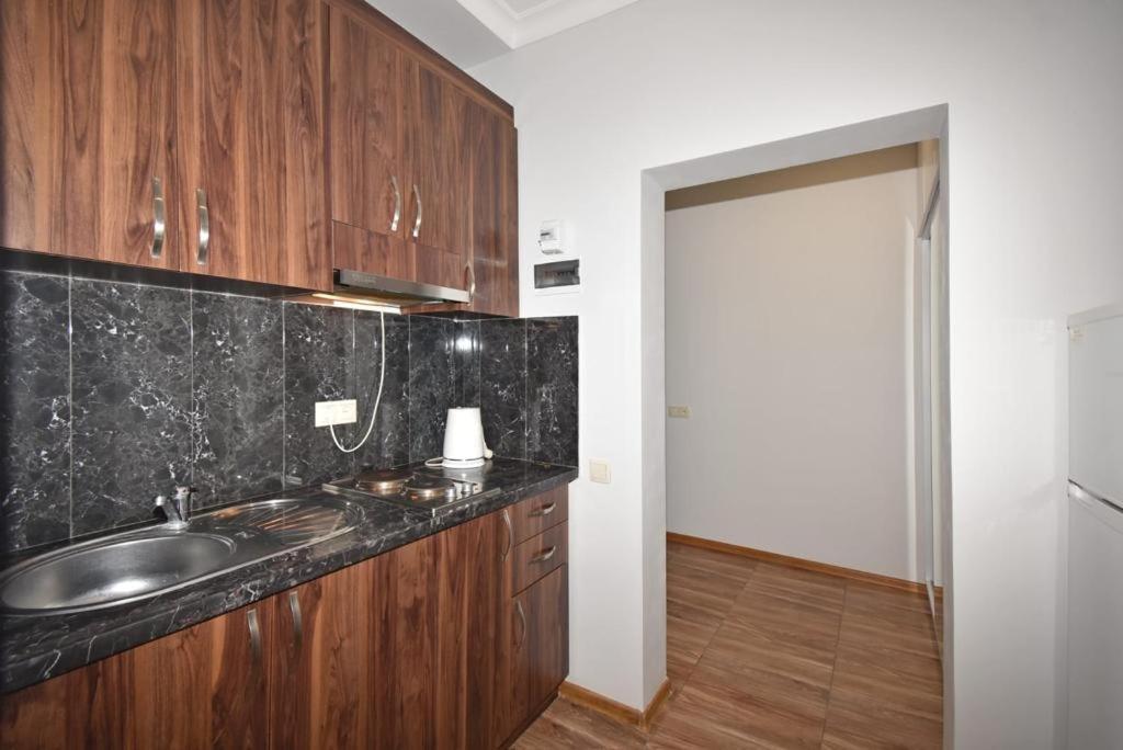 74/3New Building In The Center Of The Capital Apartment Yerevan Bagian luar foto