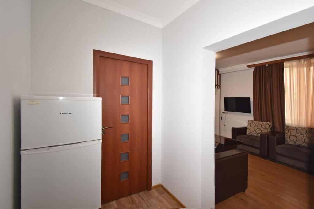 74/3New Building In The Center Of The Capital Apartment Yerevan Bagian luar foto