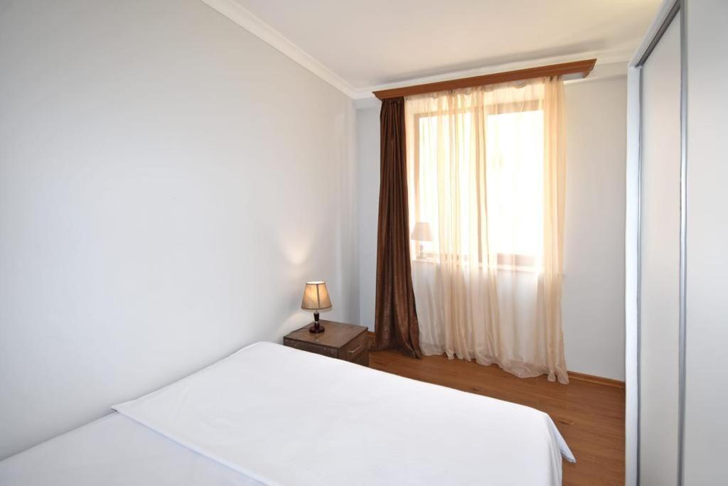 74/3New Building In The Center Of The Capital Apartment Yerevan Bagian luar foto