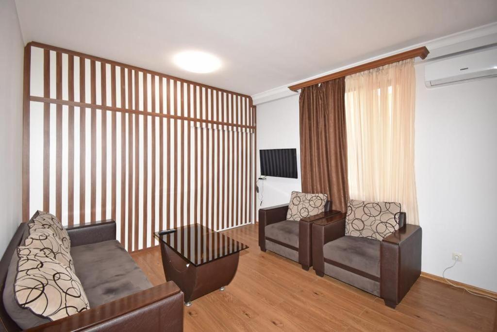 74/3New Building In The Center Of The Capital Apartment Yerevan Bagian luar foto