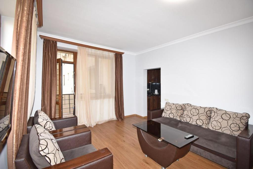 74/3New Building In The Center Of The Capital Apartment Yerevan Bagian luar foto
