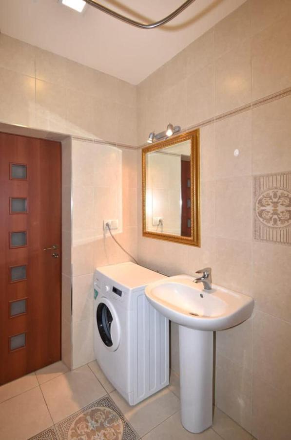 74/3New Building In The Center Of The Capital Apartment Yerevan Bagian luar foto