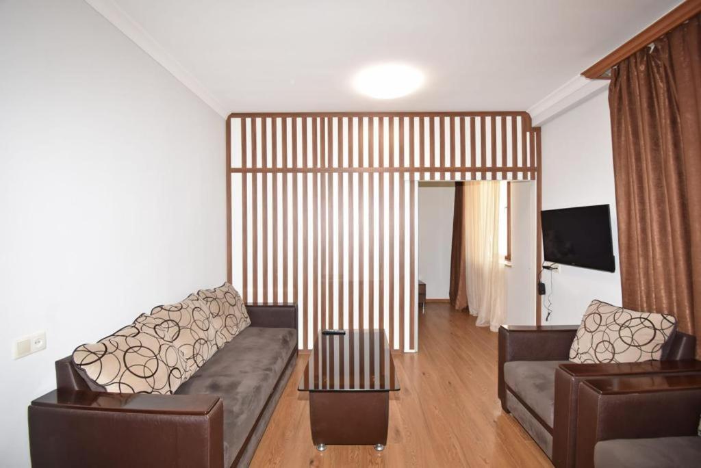 74/3New Building In The Center Of The Capital Apartment Yerevan Bagian luar foto