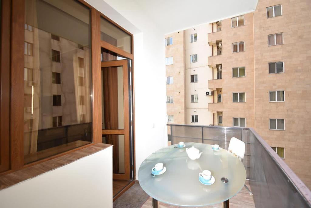 74/3New Building In The Center Of The Capital Apartment Yerevan Bagian luar foto