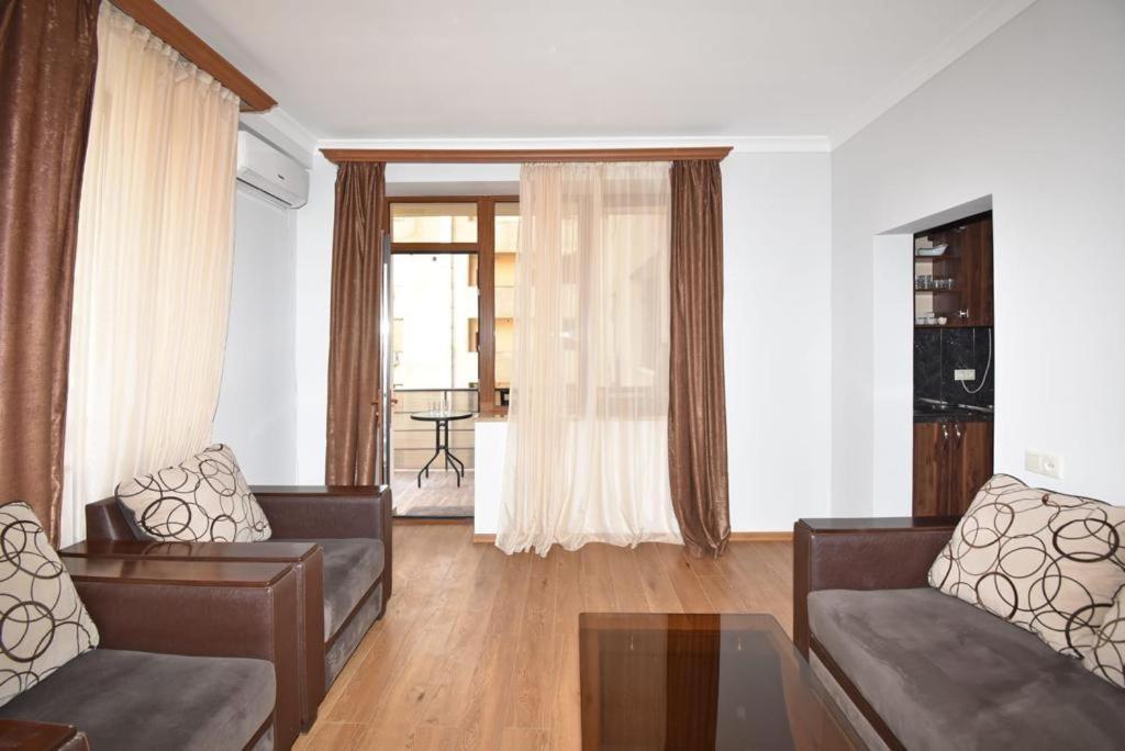 74/3New Building In The Center Of The Capital Apartment Yerevan Bagian luar foto